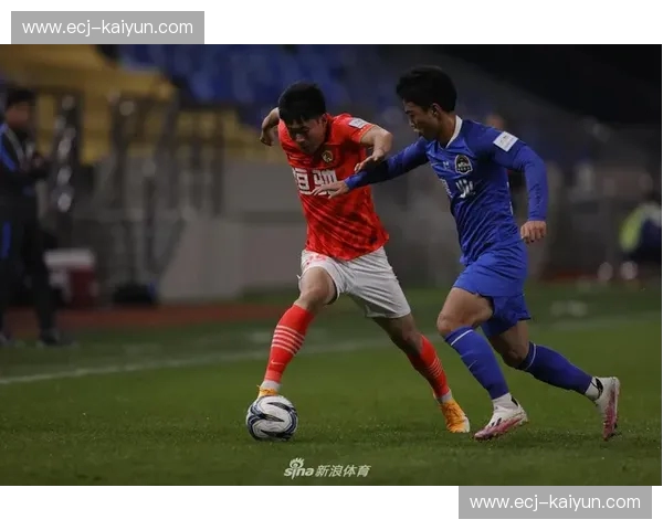 恒大vs建业：一场足球的盛宴，一段激情的记忆